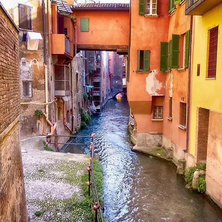 Historic Center - With 2 Single Beds * Bologna